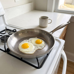 Eggs slide right off